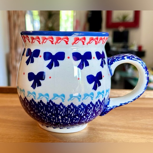 Boleslawiec Other - Polish Pottery Bubble Mug
Blue Bows 18 Oz.
From Zaklady Boleslawiec Poland